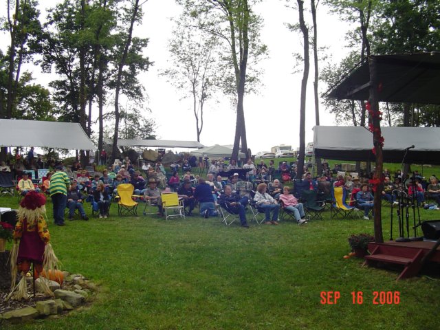 crowd21.jpg